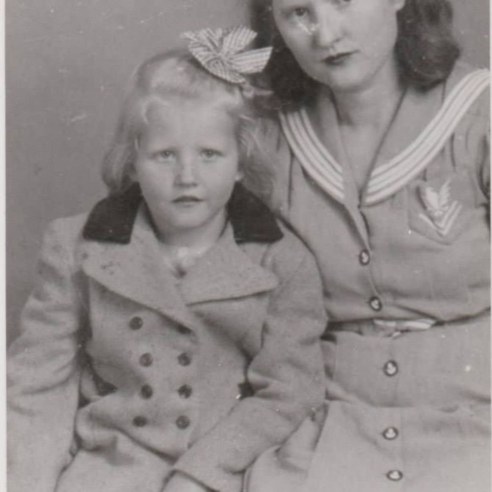 Meet your Posher, Leora